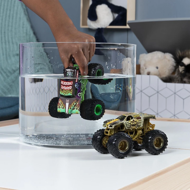 Monster Jam, Monster trucks Grave Digger vs Max-D officiels qui changent de couleur en métal moulé, échelle 1:64