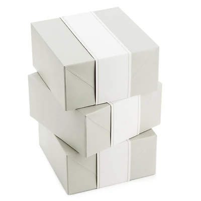 Boîtes-cadeaux moyennes blanc nacré de 8 po avec bandelettes, Hallmark (3 boîtes, 3 bandelettes) pour les mariages, les fêtes prénuptiales, la Saint-Valentin, les remises des diplômes, les départs à l