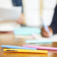 Stylos feutres Paper Mate Flair, pointe moyenne (0,7 mm), couleurs tropicales assorties, 6 pièces