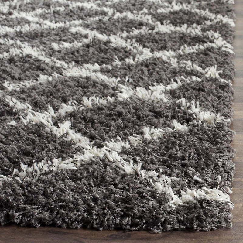 Safavieh Dallas Jerrie Geometric Shag Area Rug