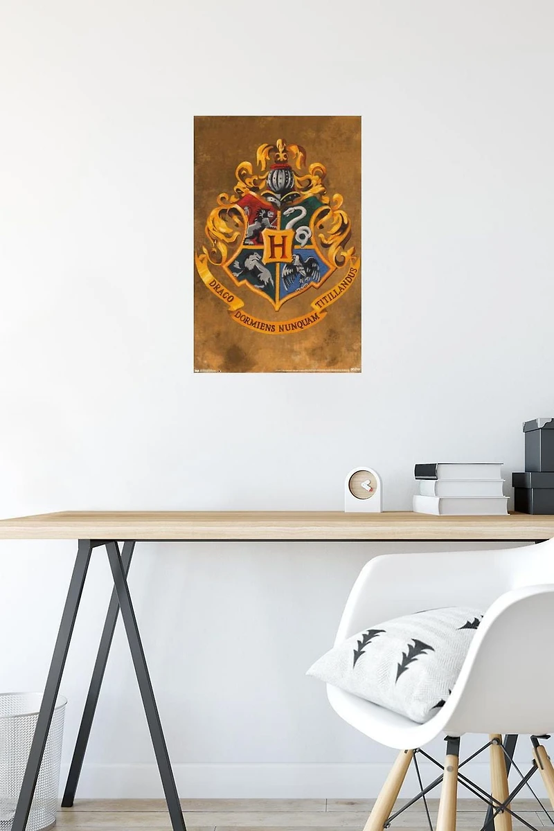 The Wizarding World: Harry Potter - Hogwarts Crest Wall Poster