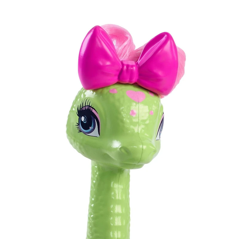 Poupée Bébé Diva Cave Club d’environ 8 cm avec cheveux frisés roses, tenue, accessoires et figurine dinosaure, cadeau à partir de 4 ans