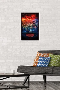 Netflix Stranger Things: Saison 4 – Hawkins, Indiana 22,375" x 34" Affiche Murale avec Cadre Magnétique en Bois de Hêtre, par Trends International