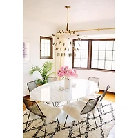 Table de salle à manger ovale élégante Bria avec plateau en marbre et base en aluminium blanc