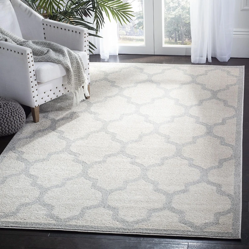 Safavieh Amherst Roderick Geometric Area Rug