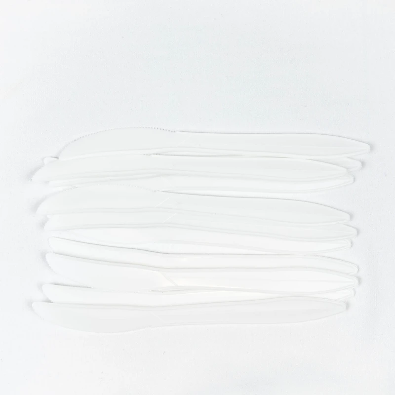 KNIVES PLASTIC, This plastic knife set includes 300 pieces, providing you with plenty of utensils for your outdoor picnic, family gathering, or event. The knives are lightweight and disposable, making them an ideal choice for your convenience.