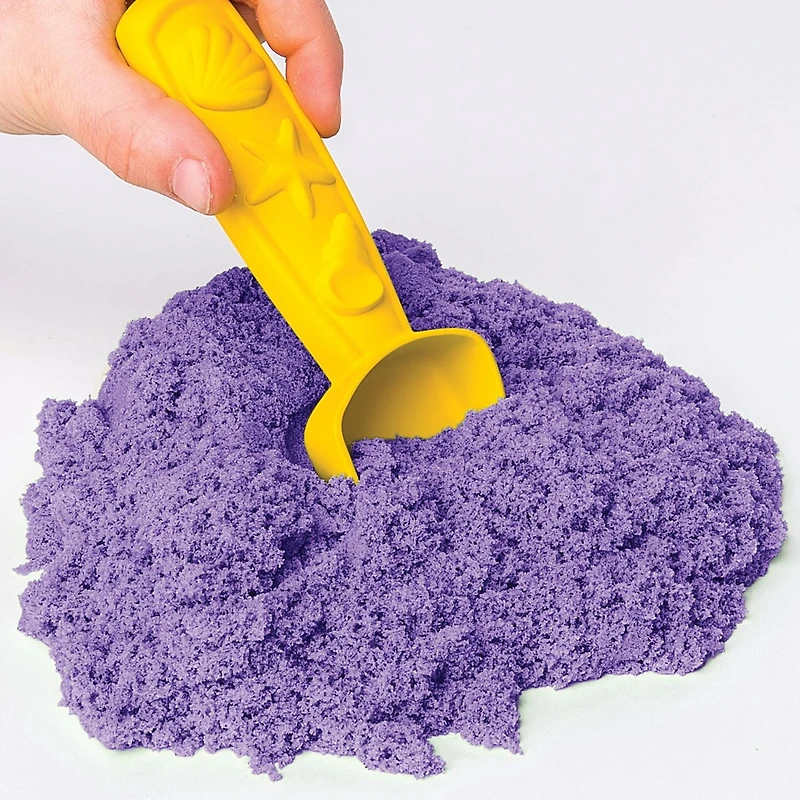 Kinetic Sand, coffret Bac à sable avec 454 g (1 lb) de sable Kinetic Sand violet et 3 moules, à partir de 3 ans