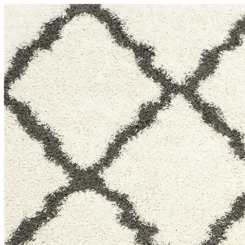 Safavieh Dallas Logan Geometric Shag Area Rug