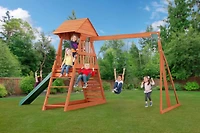 Cedar Chalet Playset avec toit en bois, bac à sable et toboggan