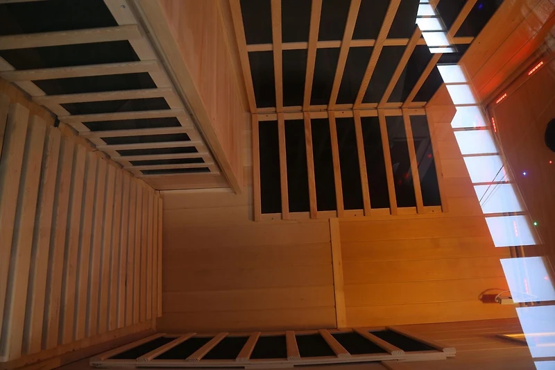 Sauna infrarouge Sirona en bois de pruche pour 3 personnes avec 8 chauffages au carbone