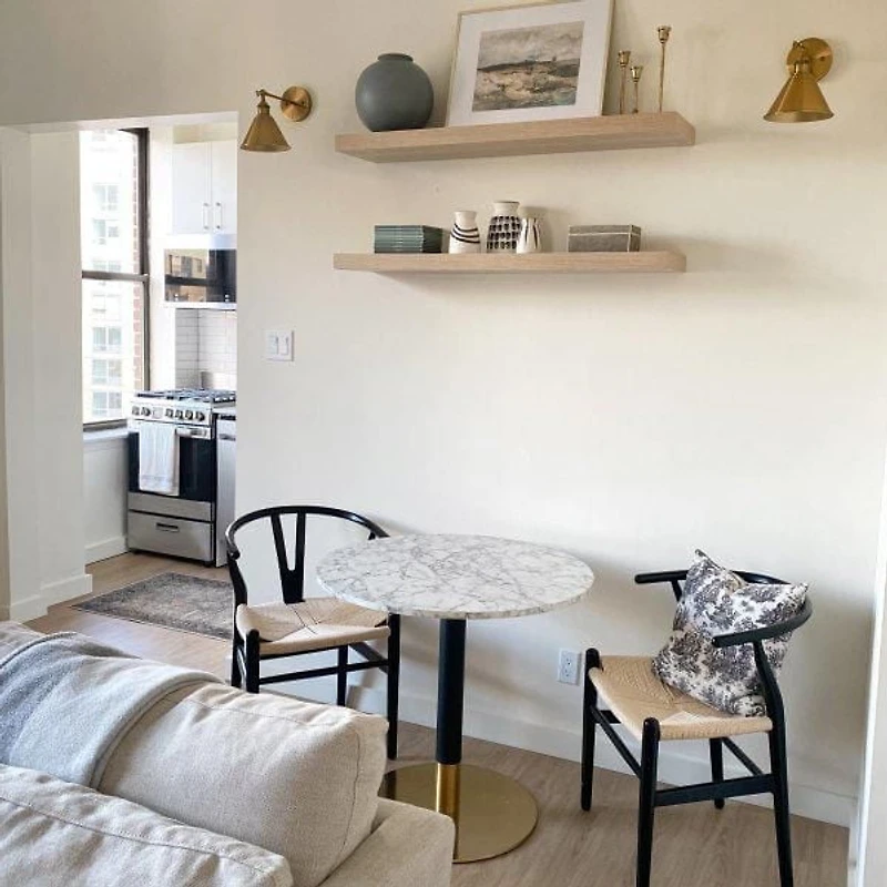 Round Dining Table combines timeless elegance with contemporary design.Luxurious faux marble top, brushed gold detailing, and a sturdy matte black base.