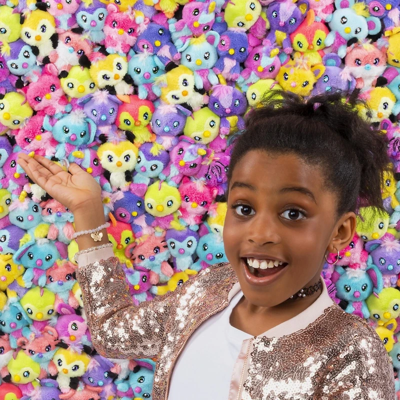 Hatchimals Hatchtopia Life, 2-inch tall Plush Hatchimals with Interactive Game, for Ages 5 and Up (Styles May Vary)