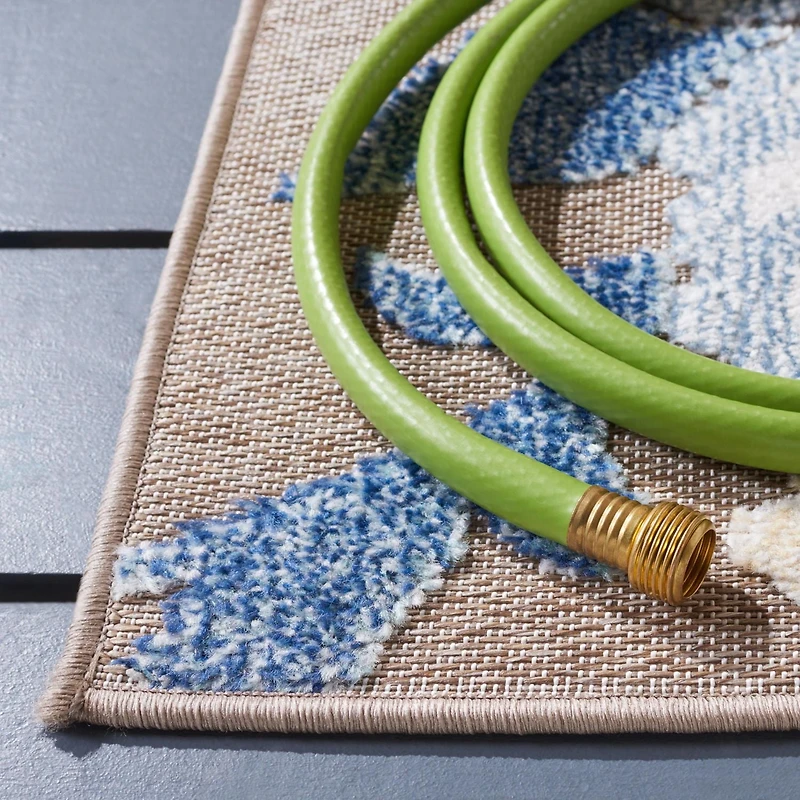 SAFAVIEH Sarasota Averill Floral Indoor/Outdoor Area Rug