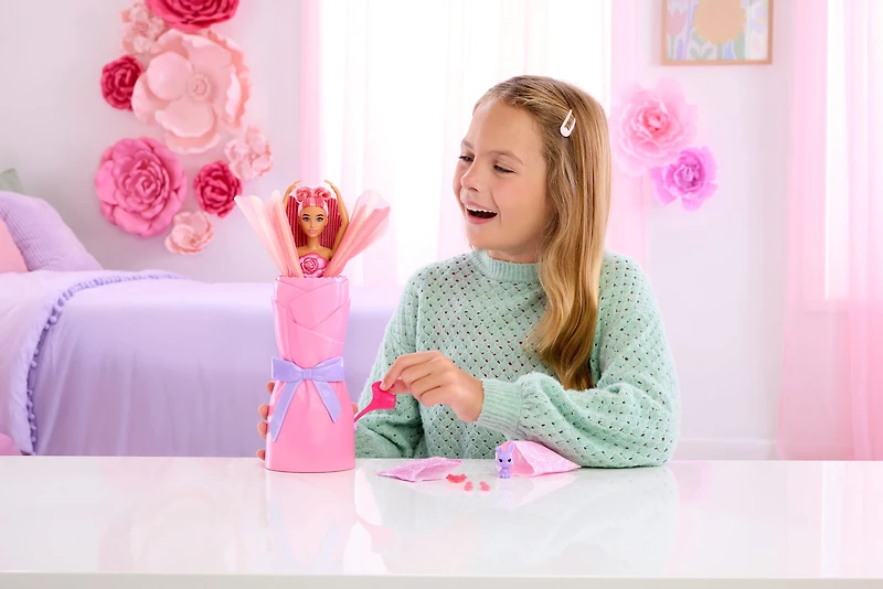 Barbie Poupée PÉTALS POP Rose et Accessoires