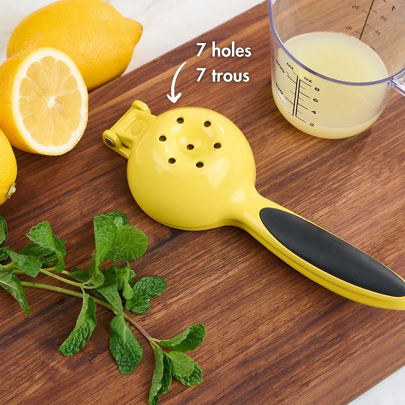 Presse-citron manuel Mainstays en aluminium moulé sous pression robuste avec poignées ergonomiques de 8.5", jaune