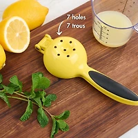 Presse-citron manuel Mainstays en aluminium moulé sous pression robuste avec poignées ergonomiques de 8.5", jaune