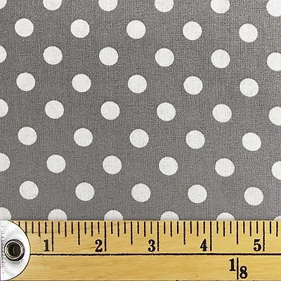 Tissu pré-coupé Fat Quarter de Fabric Creations à motif de point gris - 18" x 21" / 45cm x 53cm 18" x 21" / 45cm x 53cm