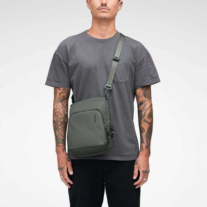 Incase A.R.C. Crossbody Bag - Smoked Ivy pour (PC)