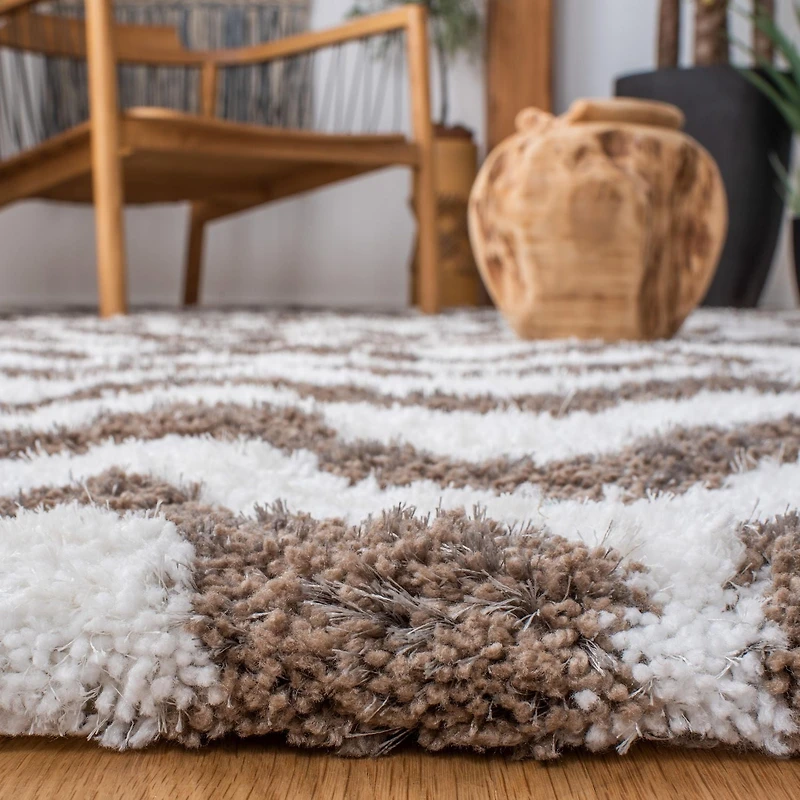 Safavieh Barcelona Carmella Zigzag Stripes Shag Area Rug