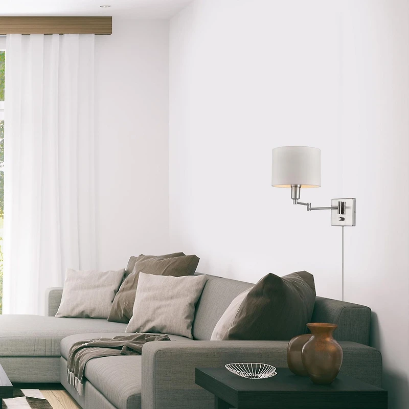 Applique murale en métal à 1 lumière Bernard par Globe Electric, prise murale ou kit de conversion pour câblage intégré, interrupteur rotatif marche/arrêt, abat-jour en tissu blanc, cordon d’alimentat