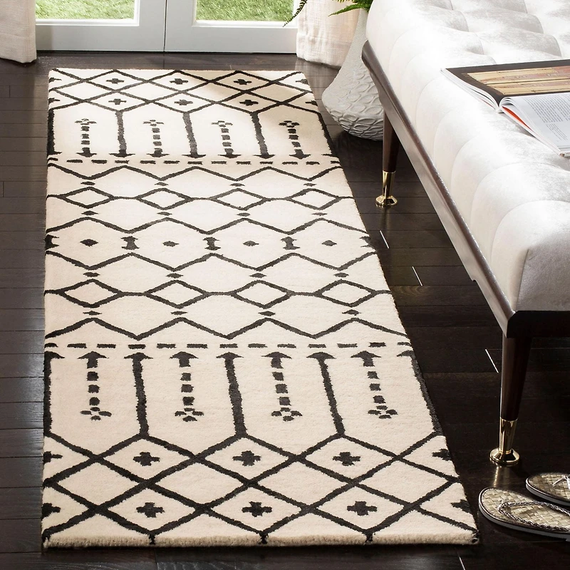 Safavieh Himalaya Darin Geometric Area Rug