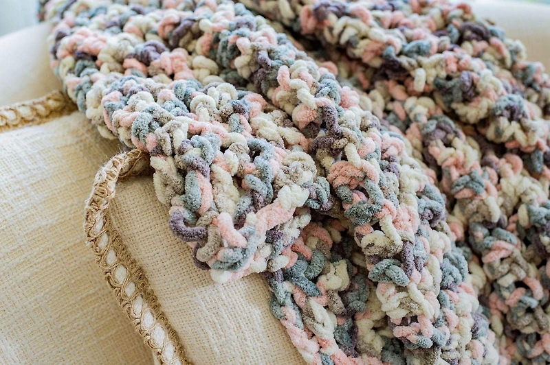 Lion Brand Cover Story™ Yarn #6 Super Bulky Yarn 1000g/ 547m 1 Cake