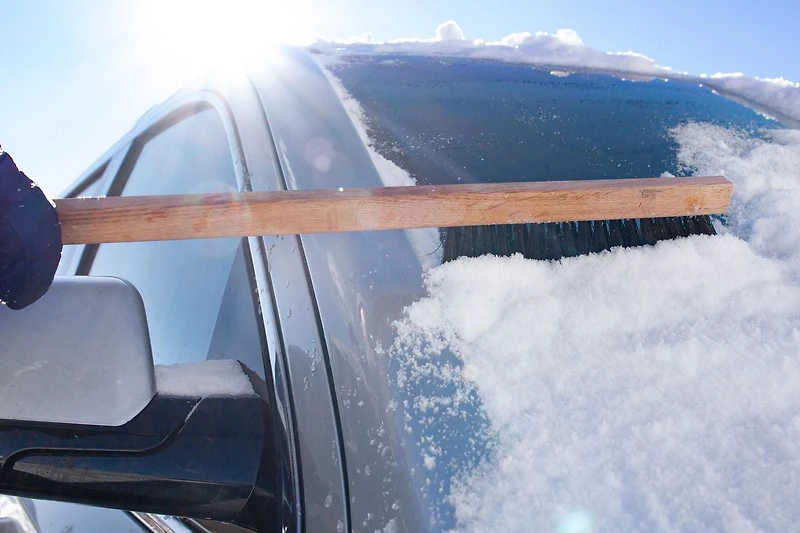 Brosse à neige  en bois Valu-Reach de 25 po de Mallory Brosse à neige  en bois Valu-Reach de 25 po de Mallory