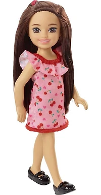 Barbie Poupée Chelsea, brunette, robe à imprimé cerise, 3+ ans