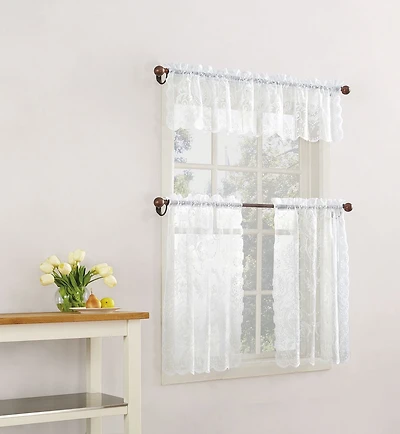 PILIERS dentelle blanche Valance/couche ensemble.