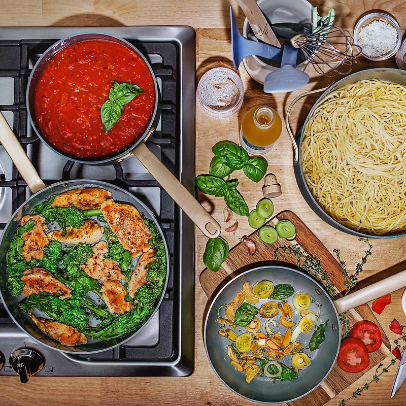 Ensemble de batterie de cuisine antiadhésive en céramique de 12 pièces Beautiful par Drew Barrymore