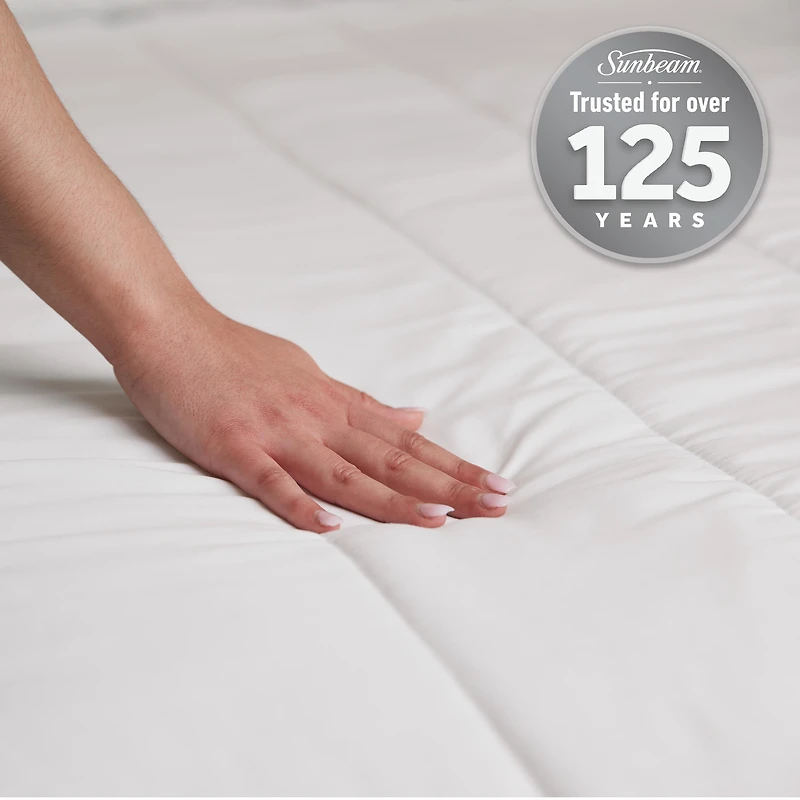 Surmatelas chauffant matelassé blanc Sunbeam pour lit à deux places, 12 réglages de chaleur, arrêt automatique, chauffage rapide, 137,2 cm x 190,5 cm (54 po x 75 po)