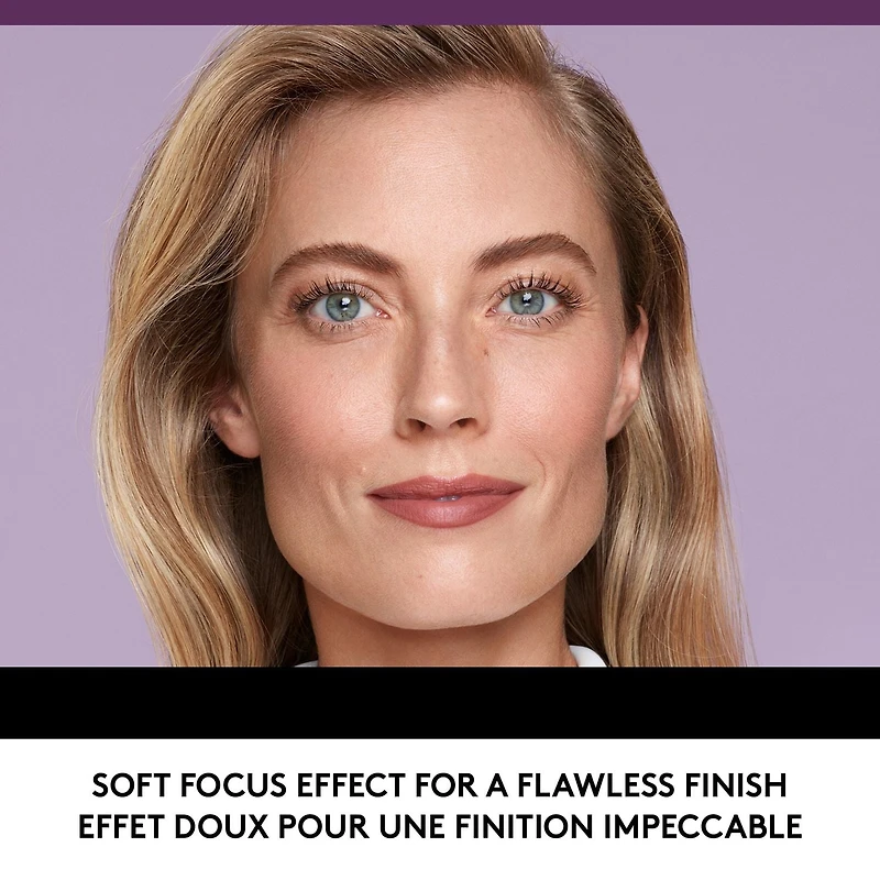 COVERGIRL Sérum Estompant Simply Ageless, réduit l'apparence des ridules, avec vitamines A et E, huile d'argan, l'huile de coco, 100% Sans Cruauté Sérum hydratant