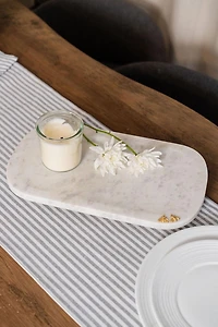Améliorez votre expérience culinaire avec le tapis de couloir à rayures Bistro de Fabstyles.
