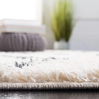 Safavieh Venus Nanda Geometric Shag Area Rug
