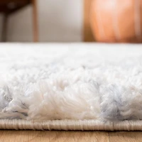 SAFAVIEH Berber Fringe Camillo Aztec Shag Area Rug