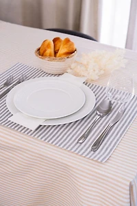Améliorez votre expérience culinaire avec les sets de table Fabstyles Bistro Stripe - Lot de 4