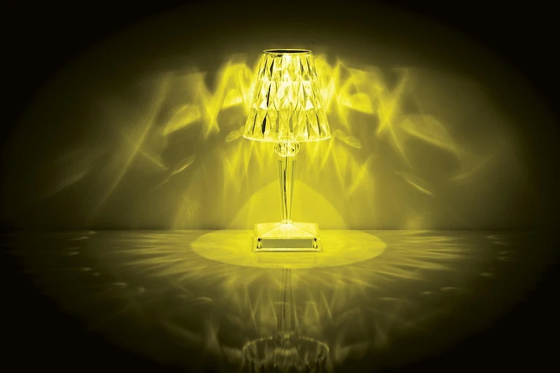 Lampe tactile à DEL en cristal multicolore de 10 po de Merkury Innovations .Lampe tactile LED en cristal