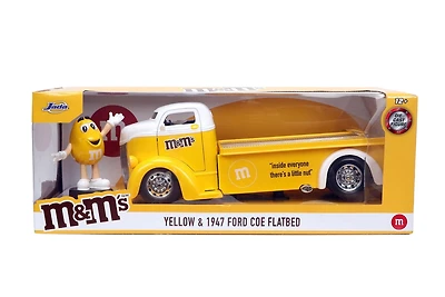1:24 HWR 1947 Ford COE Flatbed W/M&M Yellow Figure