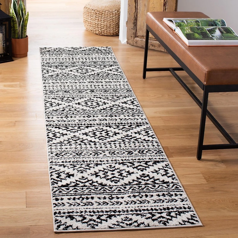 SAFAVIEH Tulum Lakisha Distressed Southwestern Area Rug