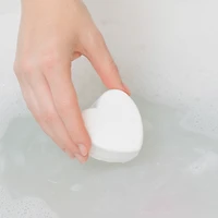 Body & Earth Coeur de bombe de bain arc-en-ciel