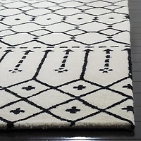 Safavieh Himalaya Darin Geometric Area Rug