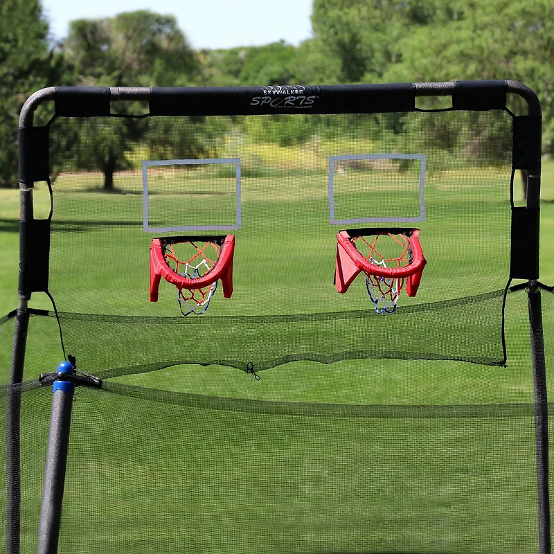 SKYWALKER TRAMPOLINES Double fixation de jeu de basket-ball pour trampolines extérieurs ronds de 15 pieds, matériaux souples pour une plongée en toute sécurité