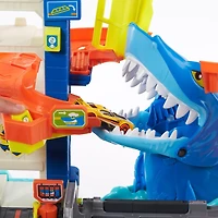 Hot Wheels Track Set and 1:64 Scale Toy Car, City Shark Escape, Multi-Level Playset