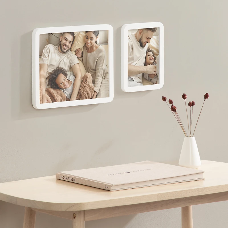 Cadre à photos décoratif blanc avec coins arrondis Boba de 20,3 cm x 25,4 cm pour table