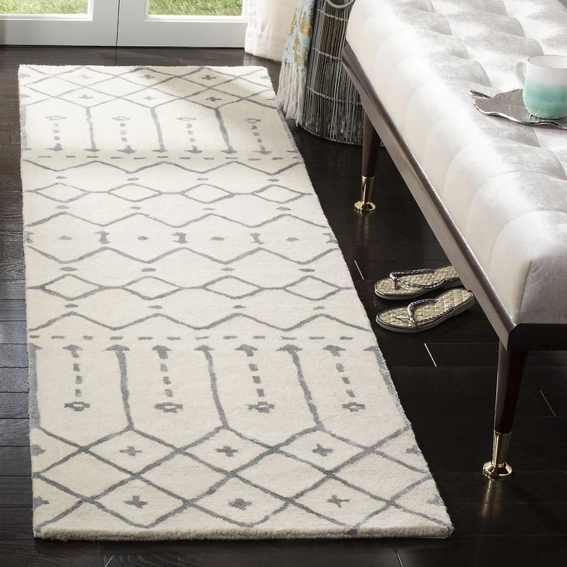 Safavieh Himalaya Darin Geometric Area Rug