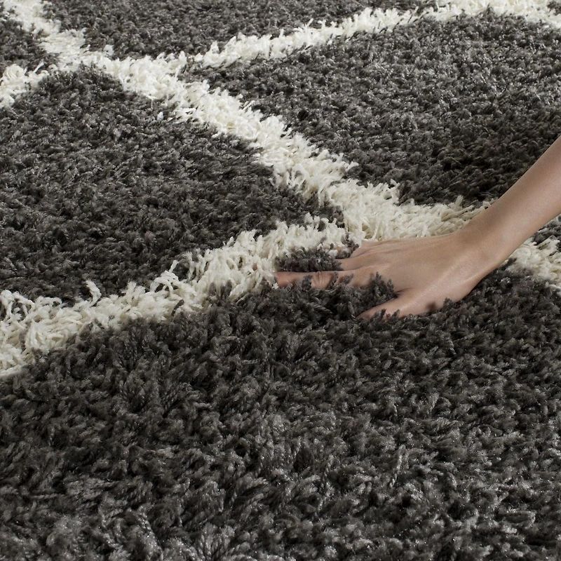 Safavieh Dallas Logan Geometric Shag Area Rug