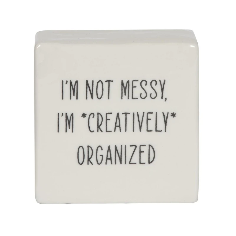 Plaque carrée de table en porcelaine  ”I’m Not Messy, I’m Creatively Organized" Linden de Hometrends