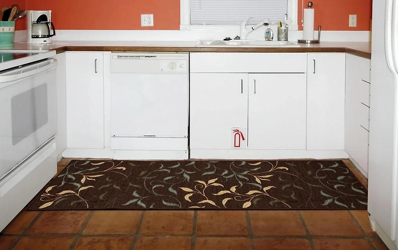 Tapis de couloir contemporain à motif de feuilles et à sous-couche en caoutchouc de la collection Ottohome