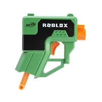 Nerf Roblox Phantom Forces : Boxy Buster Dart Blaster, poignée d'amorçage rétractable, 2 fléchettes Nerf Elite, code pour débloquer un objet virtuel dans le jeu