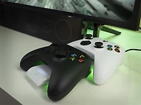 PDP METAVOLT Dual Charger: Flash White - Xbox Series X|S, & Xbox One PDP METAVOLT Charger White